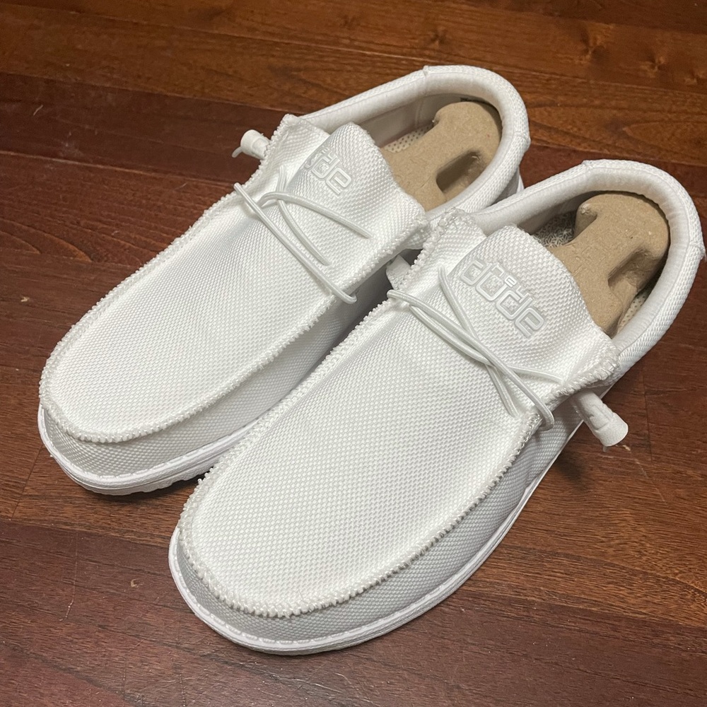 BRAND NEW… HEY DUDE SIZE 11